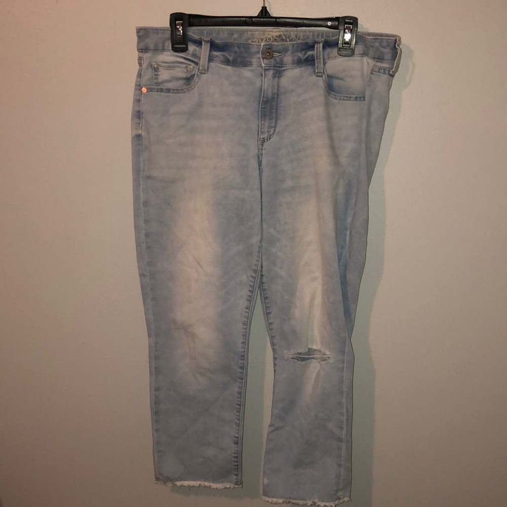 Light Wash Cropped Blue Jeans